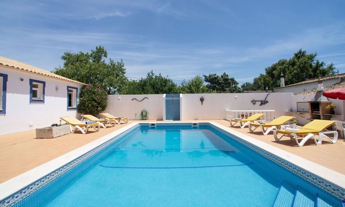 Cerro do Ouro House | Stunning private villa for 8 people with WIFI, private pool, TV and terrace