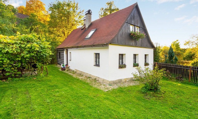 Prysk Villa | Stunning private villa for 5 people with WIFI, TV, patio, pets allowed and parking