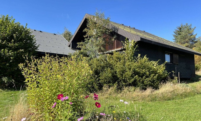Bernau House | Stunning private villa for 6 guests with TV, balcony and pets allowed