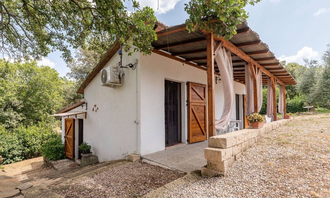 Scansano House | Stunning private villa with hot tub, WIFI, A/C, TV, patio, pets allowed, panoramic view and park.