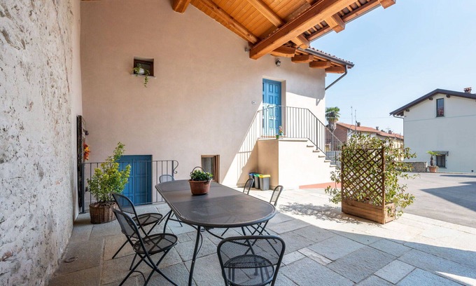 Verzuolo House | Stunning private villa for 4 people with WIFI, TV, patio and parking
