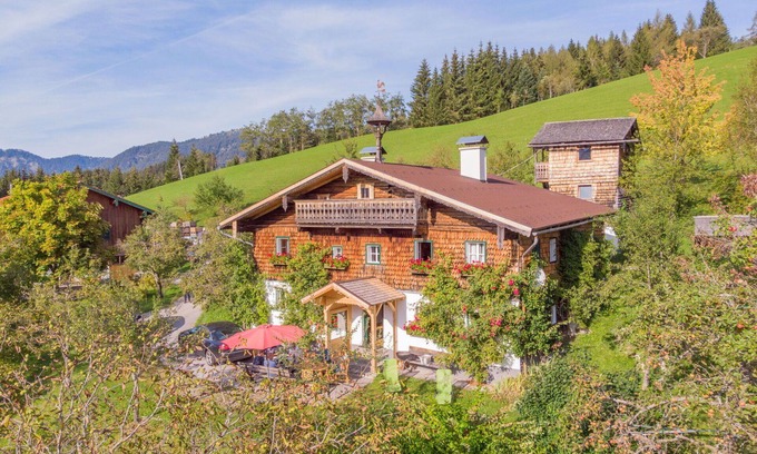 Abtenau Villa | Stunning private villa for 12 people with WIFI, TV and parking