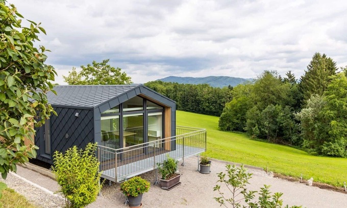 Aschach an der Steyr House | Stunning private villa for 7 guests with WIFI, TV, balcony, pets allowed, panoramic view and par.