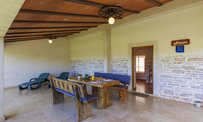 Heki House | Stunning private villa for 6 people with WIFI, TV, terrace and parking