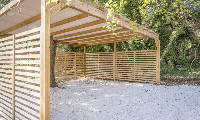 Rebici House | Stunning private villa for 6 guests with WIFI, A/C, TV, terrace, pets allowed and parking