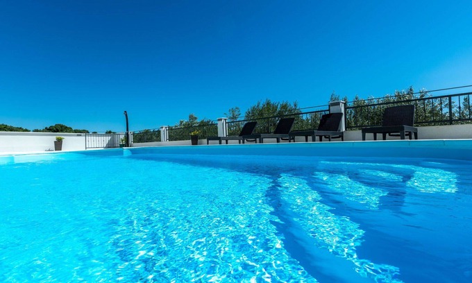 Gornji Zemunik House | Stunning private villa for 8 people with hot tub, A/C, private pool, WIFI, TV, terrace and parking