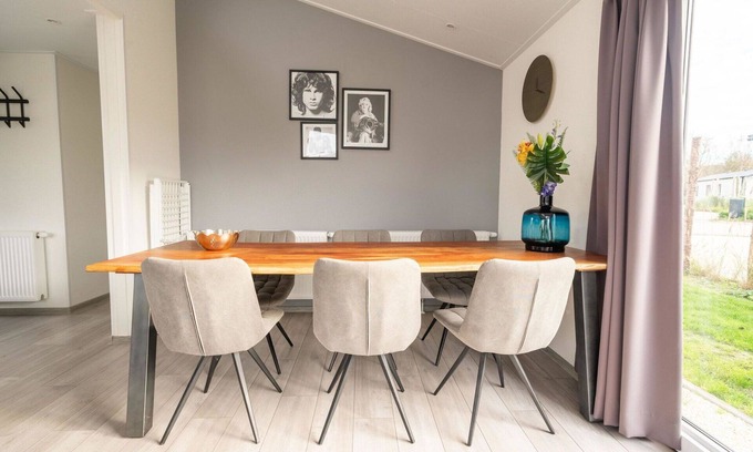 Linden House | Stunning private villa for 6 guests with WIFI, TV, terrace and parking