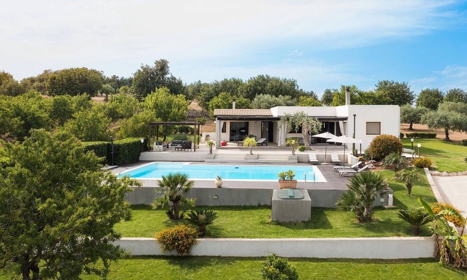 Casale Modica Villa | Stunning private villa for 4 guests with WIFI, private pool, A/C, TV, terrace and panoramic view