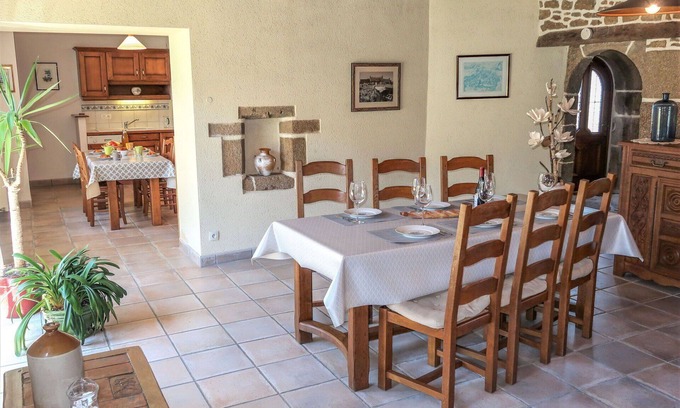 Kerlouet Villa | Stunning private villa for 6 guests with WIFI, TV, terrace and parking