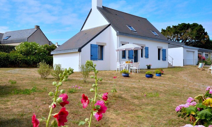 Asserac House | Stunning private villa for 4 people with WIFI, TV, patio, pets allowed and parking