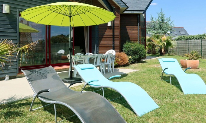 Trevignon House | Stunning private villa for 8 people with WIFI, TV, terrace and parking
