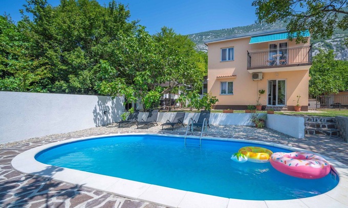 Drivenik House | Stunning private villa with WIFI, private pool, A/C, TV, terrace, pets allowed and parking