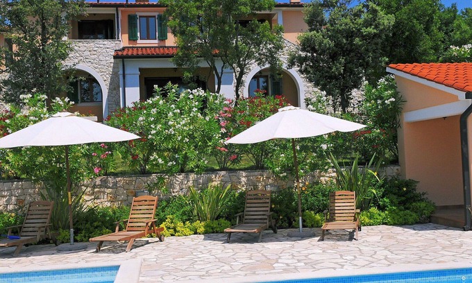 Diminici Villa | Stunning private villa for 10 guests with A/C, pool, WIFI, TV, terrace and parking