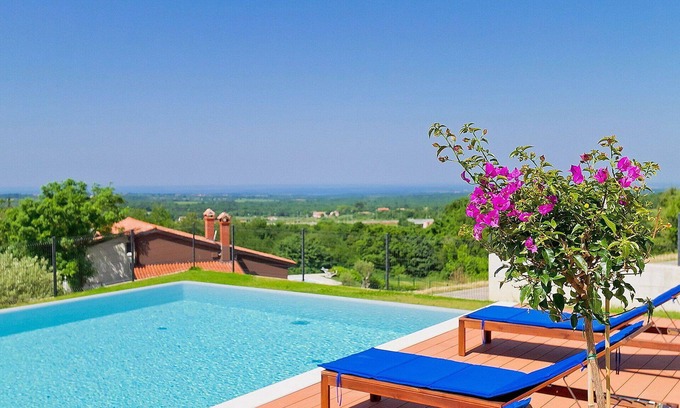 Farini Villa | Stunning private villa with WIFI, A/C, private pool, TV, patio, panoramic view and parking