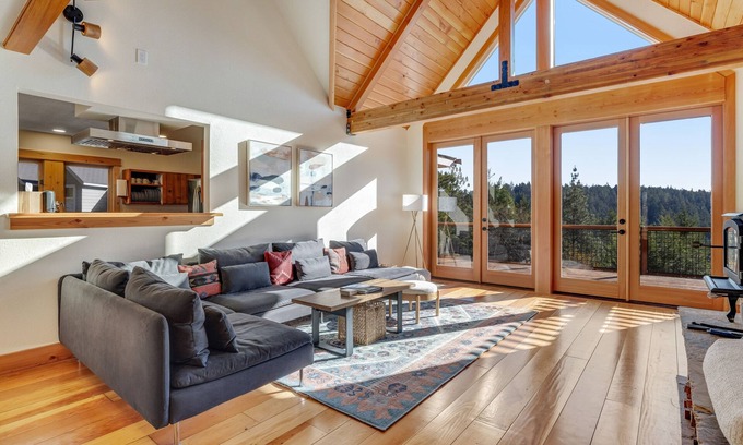 Little River House | Stunning property on 10 acres with ridge top views & private hot tub