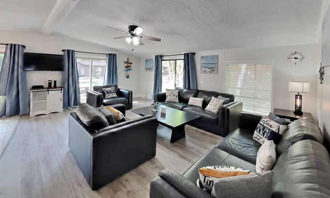 Put-in-Bay House | Stunning Put-in-Bay Location. 3 BR, 2 BA. Maximum space for 12 People - IC108