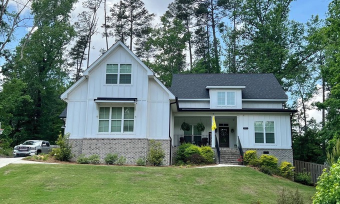 North Augusta House | Stunning Retreat for Masters Guests! Only 7 miles from the Augusta National!