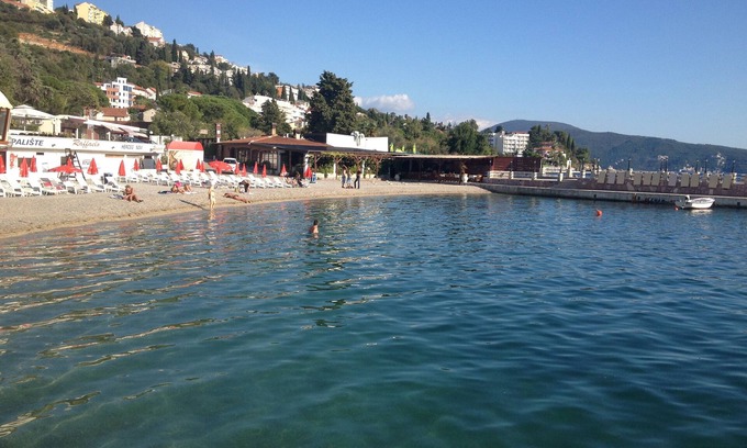 Topla Apartment | Stunning sea view, 50m from the sea, shops,cafes,restaurants,old town