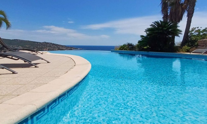 Plage de la Garonnette Villa | STUNNING SEA VIEW Neo Provencal Villa at 3 minutes From The Beach, 5 Bedrooms