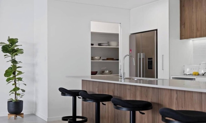 North Coogee House | Stunning Seaside Serenity + Private Swimming Jetty