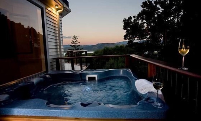 Seatoun House | Stunning self-contained hillside retreat with unsurpassed harbour views