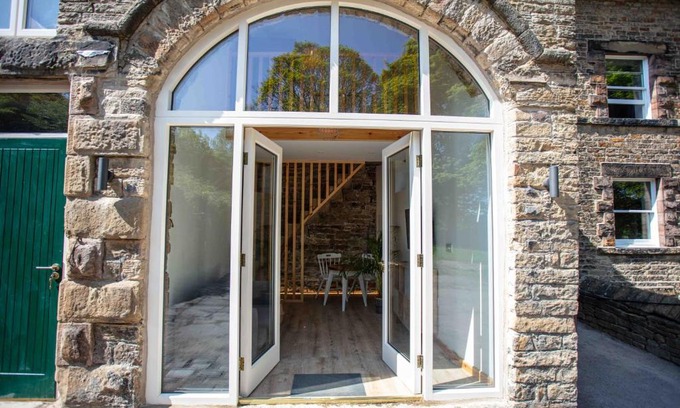 Marple Apartment | Stunning stone coach house