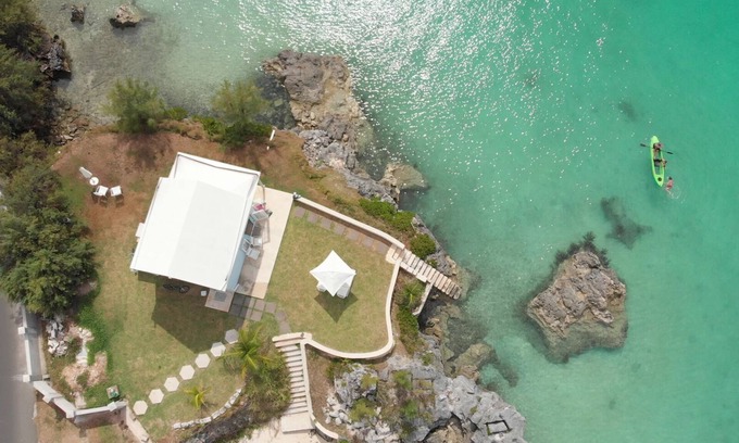 Somerset Village Cottage | Stunning sunsets, turtle watching, longtails wheeling and glow worms .