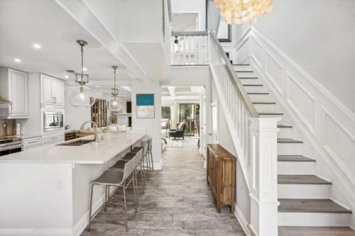 Southampton House | Stunning Townhouse w Tennis & Pool