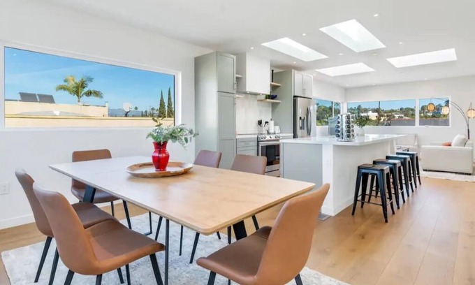 East Hollywood House | Stunning Tri-Level Townhome