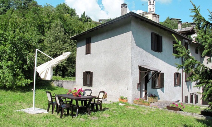 Calceranica al Lago House | Stunning villa for 6 guests with TV, patio and parking