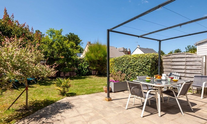 Hauteville-sur-Mer House | Stunning villa for 6 guests with WIFI, TV, terrace and parking
