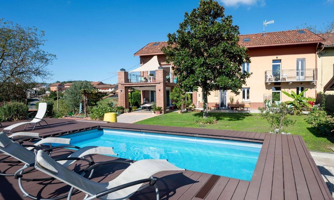 San Damiano dʼAsti House | Stunning villa for 10 people with private pool, A/C, WIFI and patio