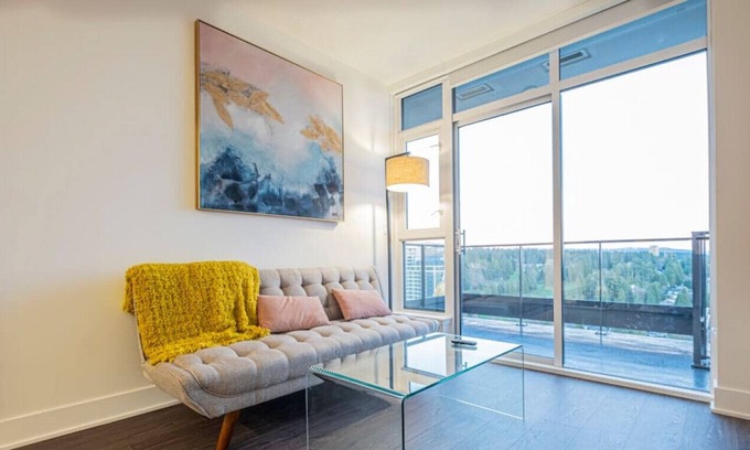 Coquitlam Apartment | Stunning View 1BR+1BA Condo/Pool