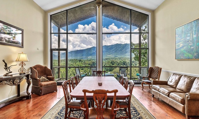 Townsend Ski Chalet | Stunning View |Hot Tub| Private Deck | WIFI