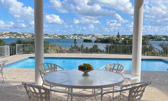 Pembroke House | Stunning views, large pool, close to Hamiltonn