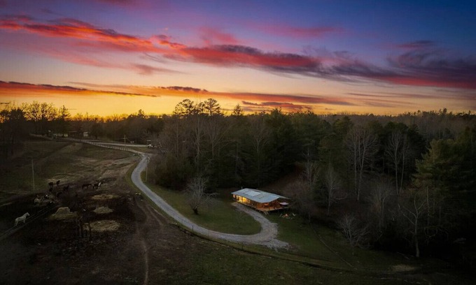 Jamestown Cabin | Stunning Views with Private Hot Tub
