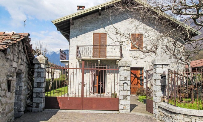 Mergozzo House | Stunning villa for 3 guests with TV and parking