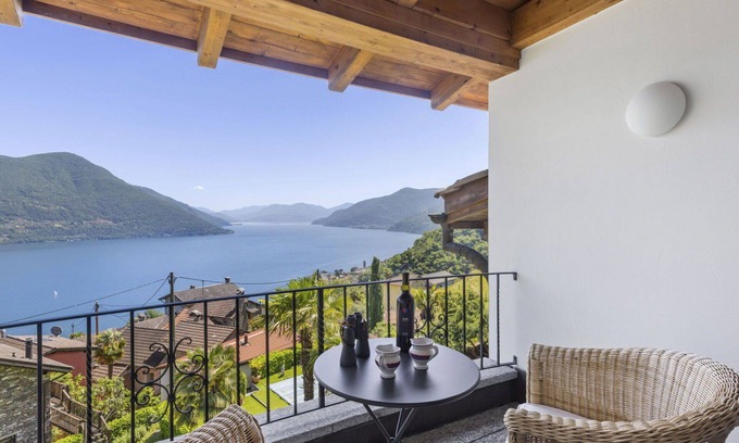 Brissago House | Stunning villa for 4 people with WIFI, TV, patio and parking