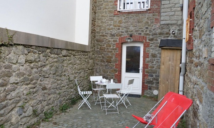 Saint-Igneuc House | Stunning villa for 5 people with WIFI, TV, terrace, pets allowed and parking