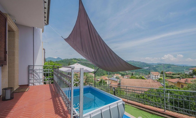 Corsanico-Bargecchia House | Stunning villa for 6 people with A/C, private pool, WIFI, TV and patio