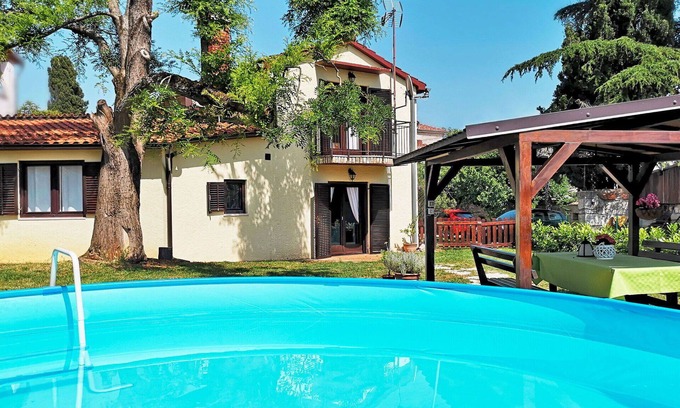 Buici House | Stunning villa for 6 people with WIFI, private pool, A/C, TV, terrace, pets allowed and parking