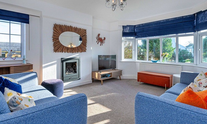 Abersoch House | Stunning villa for 7 people with WIFI, pets allowed and parking