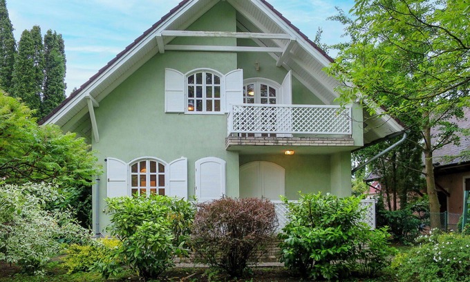 Siofok-Sosto House | Stunning villa for 7 people with TV, terrace, pets allowed and parking