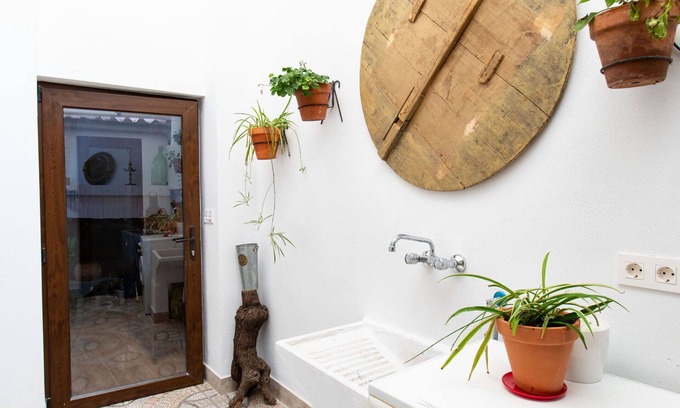 Niguelas House | Stunning villa for 8 guests with WIFI and terrace