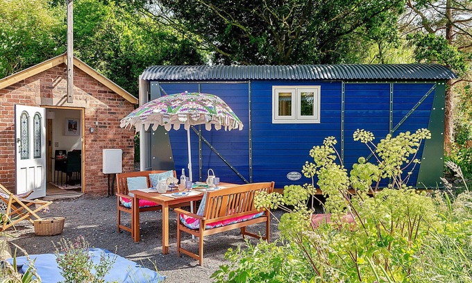Halfway House House | Stunning villa for 4 people with terrace and parking