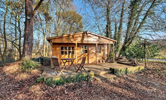 West Stow House | Stunning villa for 4 guests with WIFI, terrace, pets allowed and parking