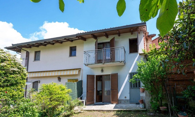Montaldo Roero House | Stunning villa for 8 guests with TV, balcony, pets allowed and parking