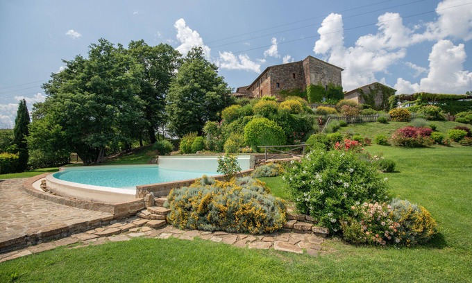 Chiusdino Villa | Stunning Villa near San Galgano up to 18 people