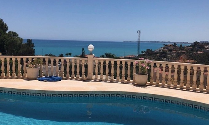 Coveta Fuma Villa | Stunning villa with fantastic sea view & pool which is great for outdoor living.