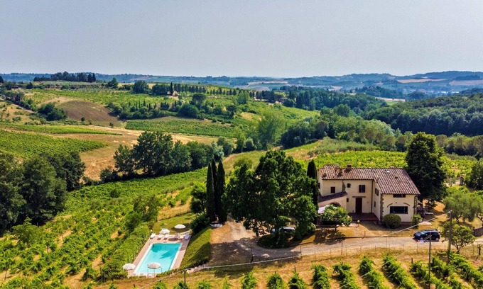 Scandicci House | Stunning villa with WIFI, private pool, TV, patio, pets allowed, panoramic view and parking